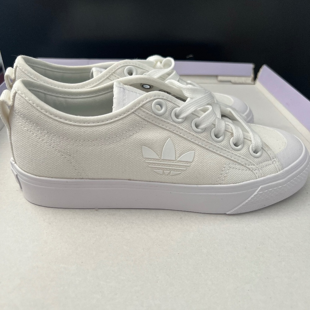 Women’s Adidas White canvas shoes